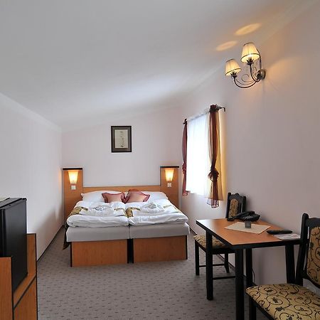 Hotel Manes Svratka ภายนอก รูปภาพ