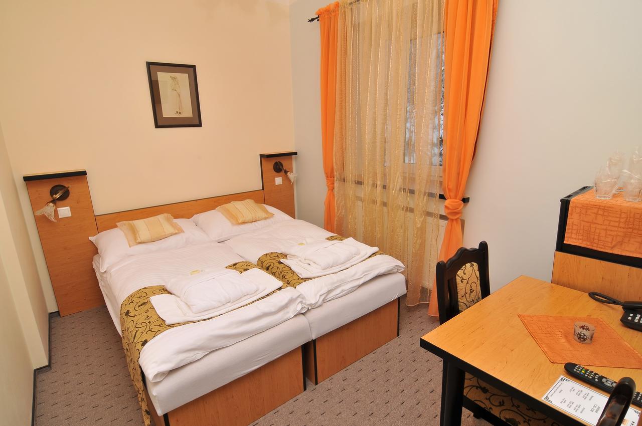 Hotel Manes Svratka ภายนอก รูปภาพ