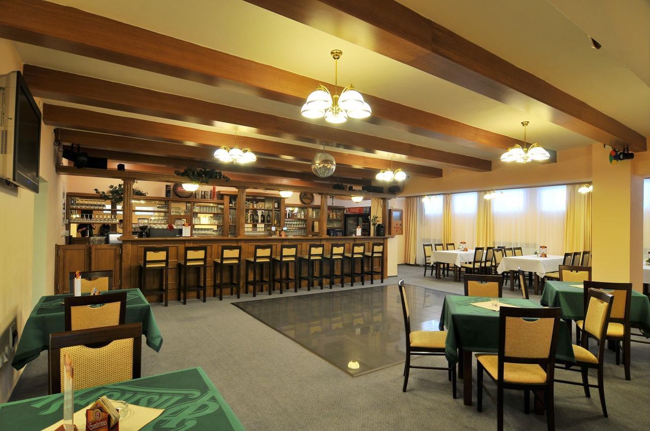 Hotel Manes Svratka ภายนอก รูปภาพ