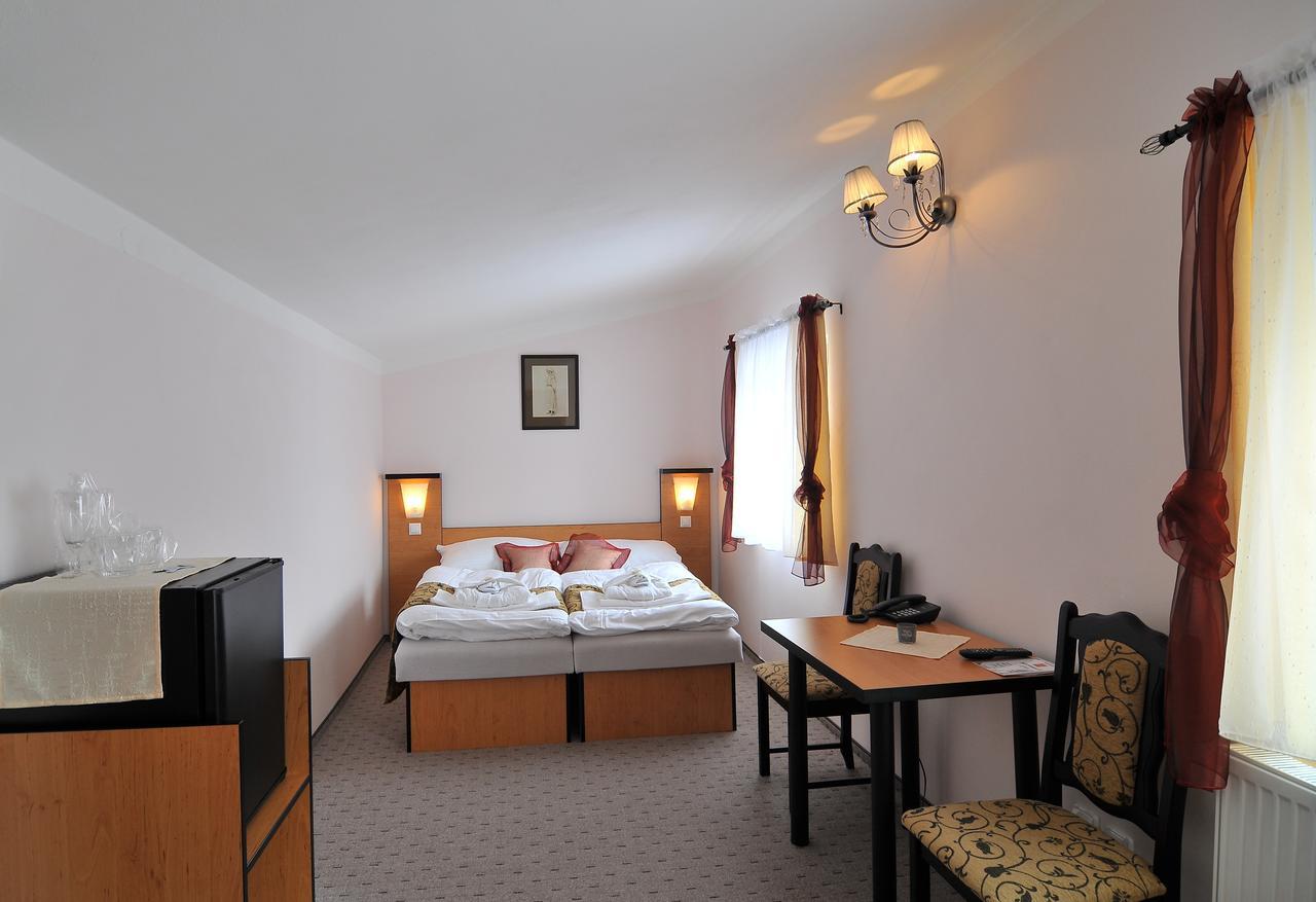 Hotel Manes Svratka ภายนอก รูปภาพ