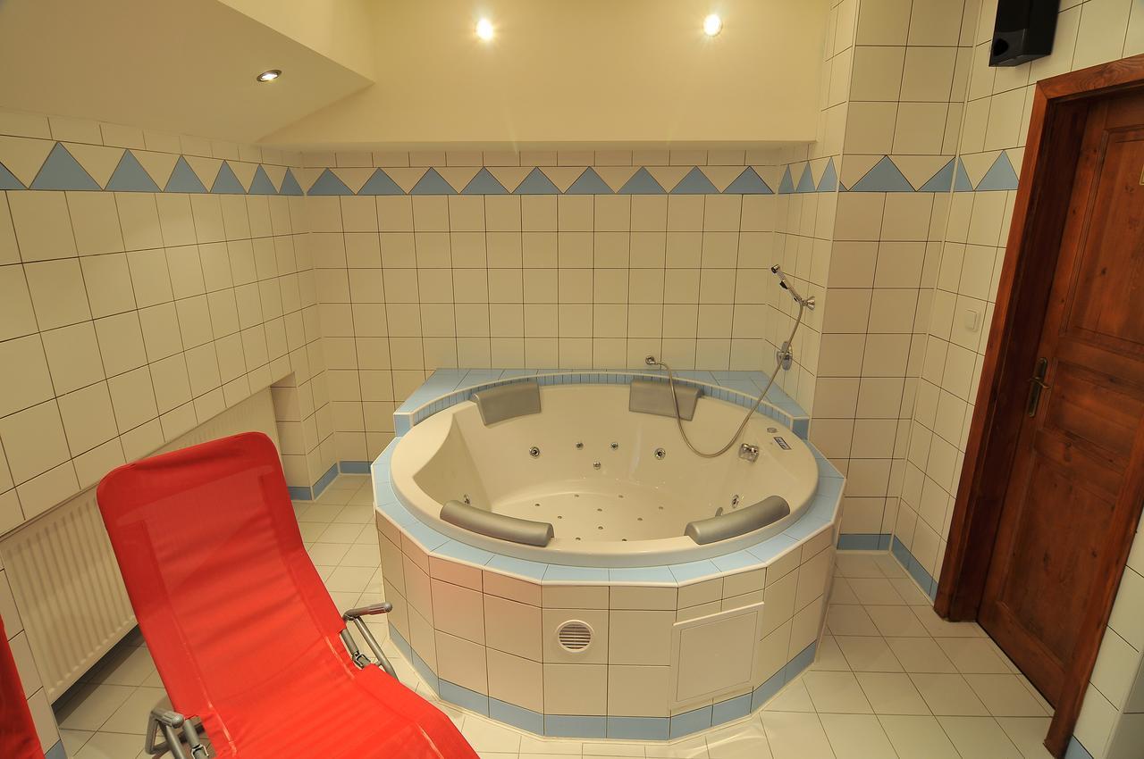 Hotel Manes Svratka ภายนอก รูปภาพ
