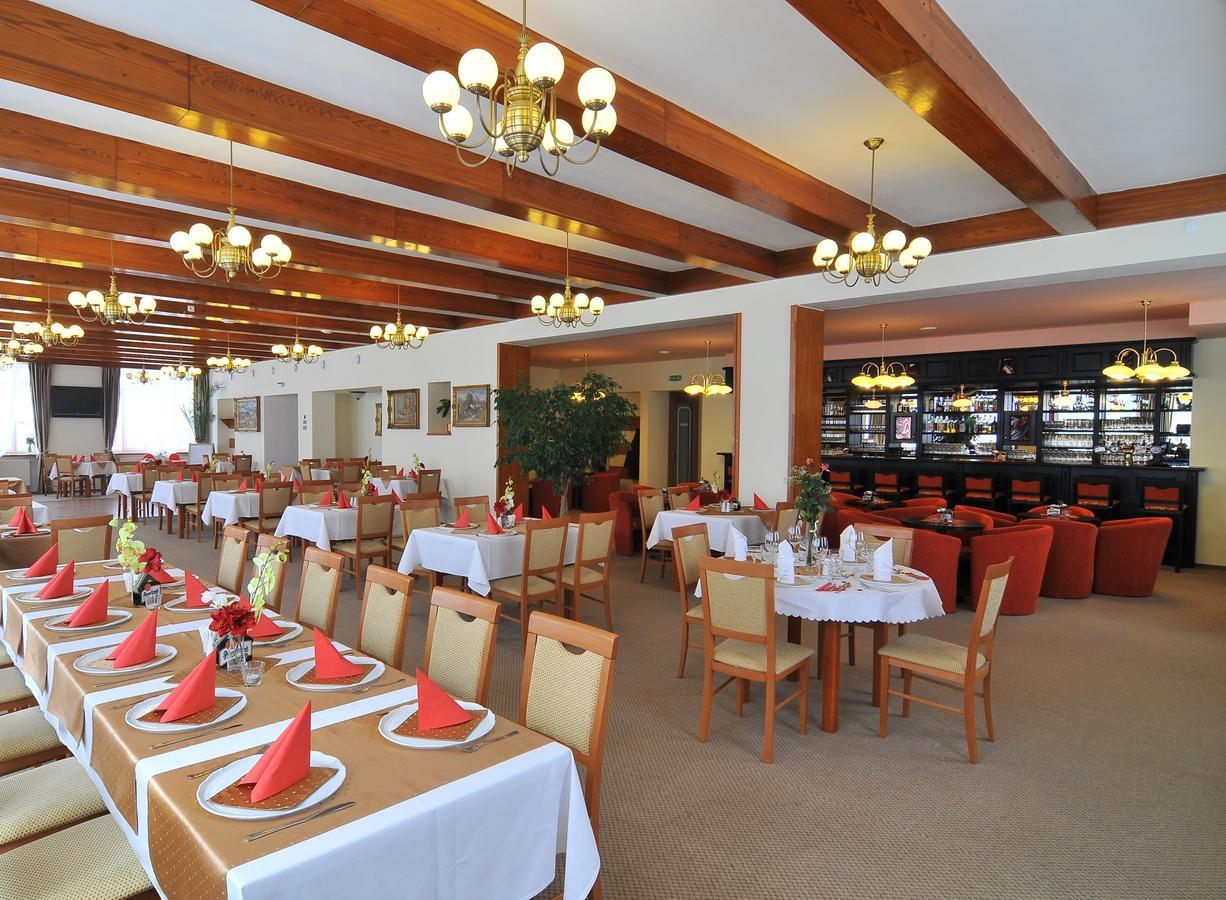 Hotel Manes Svratka ภายนอก รูปภาพ